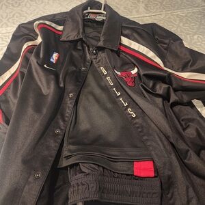 CHICAGO BULLS, Courtside Warm-up